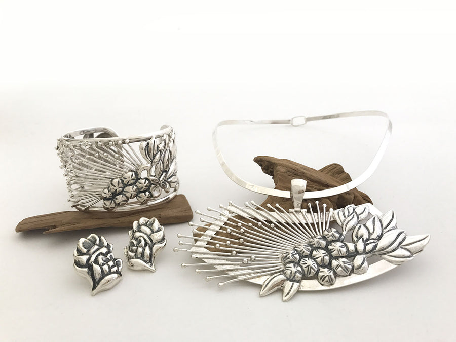 Assorted silver jewelry